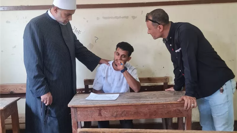 لمتابعة الانضباط.. رئيس منطقة الدقهلية الأزهرية يتفقد امتحانات الثانوية بمعهد الإمام مالك