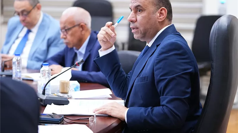 وزير العمل يناقش القرارات التنفيذية لقانون العمل مع الشركاء الاجتماعيين