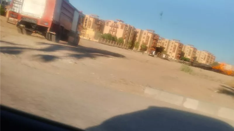 الدفع بـ 5 سيارات إطفاء.. نشوب حريق داخل مخزن فلنكات تابع للسكة الحديد في قنا