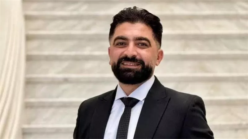 أزمة إنسانية جديدة لـ فادي خفاجة.. استغاثة لإنقاذ والده تشعل مواقع التواصل