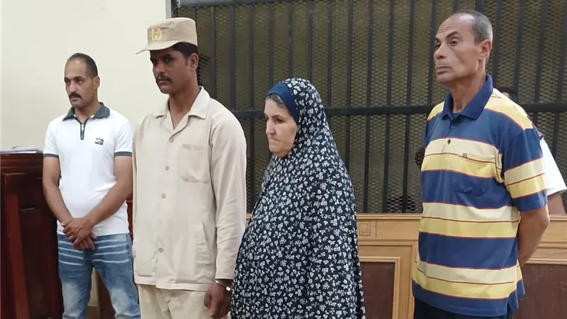 قتلته وأشعلت النيران في جثمانه.. بدء محاكمة المتهمة بقتل زوجها بالشرقية