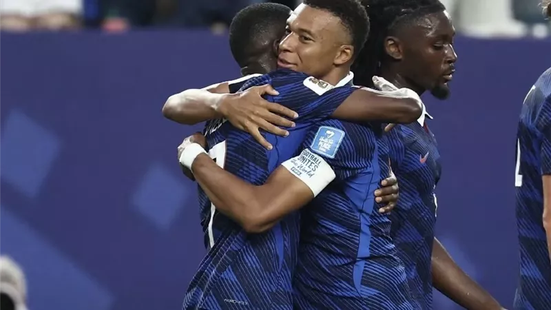 منتخب فرنسا يتأهل لدور الـ 32 لكأس العالم ويطيح بالعراق من البطولة