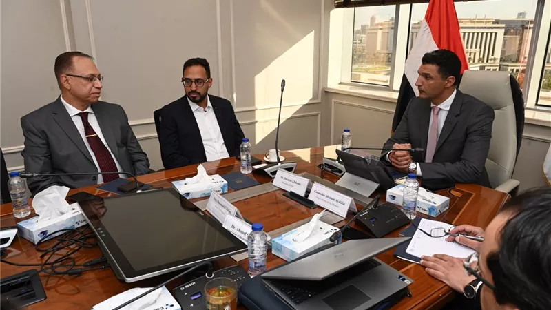 وزير الصناعة يبحث مع جوتن مصر للدهانات خططها التوسعية وتعميق التصنيع المحلي
