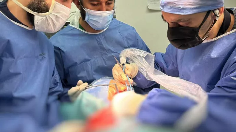 لأول مرة بمجمع الإسماعيلية الطبي.. نجاح استئصال ورم ضخم بقاع الجمجمة بتقنية التخطيط الجراحي الافتراضي