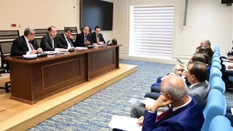 المالية تقترح تعديل ضريبة الدخل وتوجيه المساهمة التكافلية للتأمين الصحي الشامل