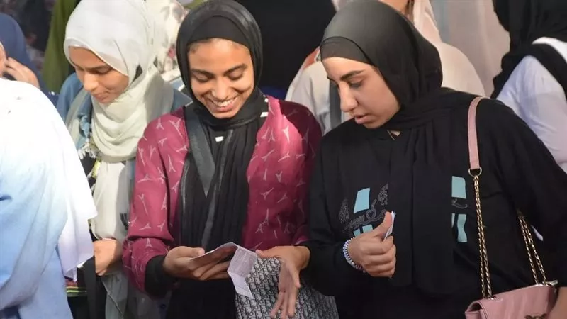 تداول امتحان اللغة العربية للثانوية العامة 2026 بعد بدء اللجنة.. وإجراء صادم من «التعليم» 