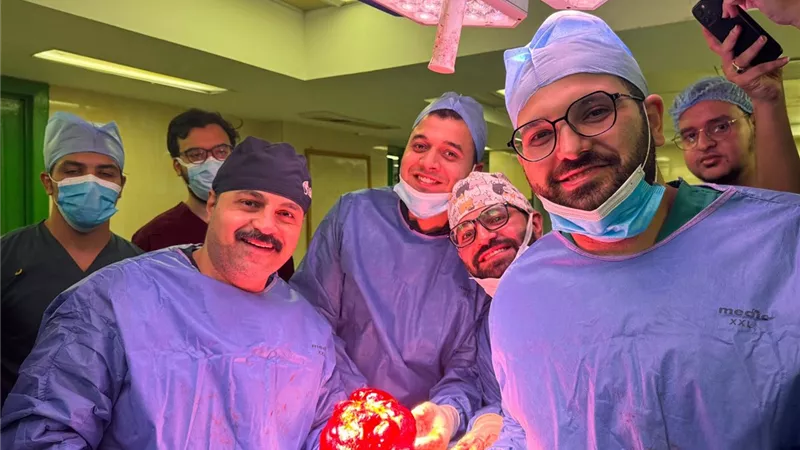 فريق طبي بسوهاج الجامعي ينهي معاناة سيدة ويستئصل ورم نادر بالبنكرياس يزن 15 كيلو