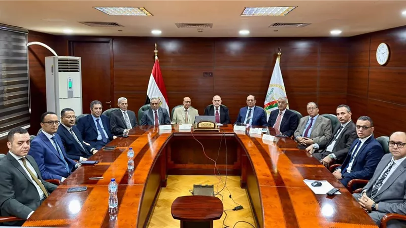 رئيس هيئة النيابة الإدارية يفتتح 3 نيابات جديدة بالجيزة والسويس والبحيرة| صور