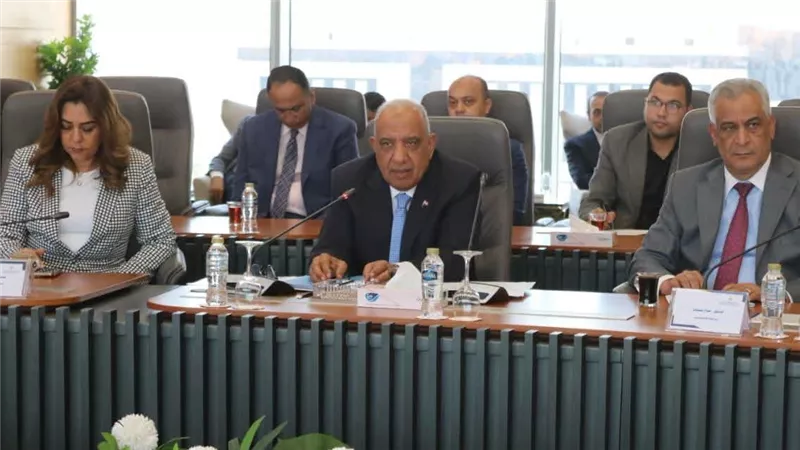 وزير الكهرباء يناقش خطة توفير الطاقة اللازمة لعدد من المشروعات الاستراتيجية