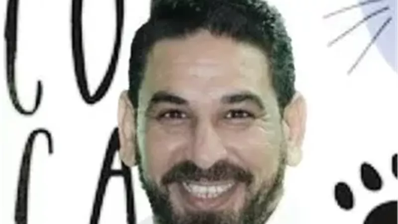 بعد القبض عليه بتهمة النصب.. من هو الفنان علي الشامل؟ 
