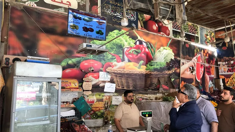 جولة مفاجئة على منافذ الخضروات بالمنصورة.. محافظ الدقهلية يتابع الأسعار وجودة المعروض