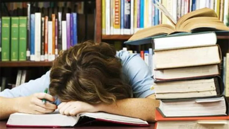 هل يحقق السهر نتائج أفضل؟ المتخصصون يجيبون طلاب الثانوية العامة