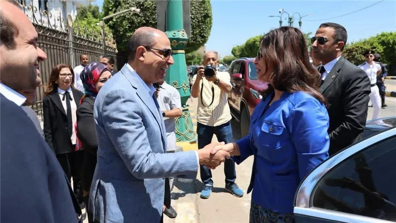 محافظ المنيا يستقبل وزيرة الثقافة قبيل افتتاح ملتقى أدباء وسط الصعيد الـ23