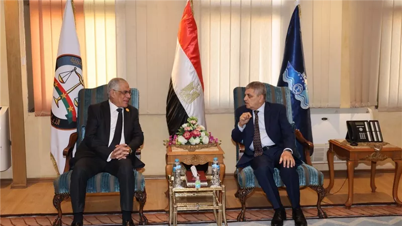 الفريق أسامة ربيع يستقبل النائب العام بأكاديمية التدريب البحري
