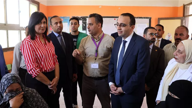 نائب محافظ الإسماعيلية والسفيرة نبيلة مكرم يشهدان انطلاق قافلة إيد واحدة 