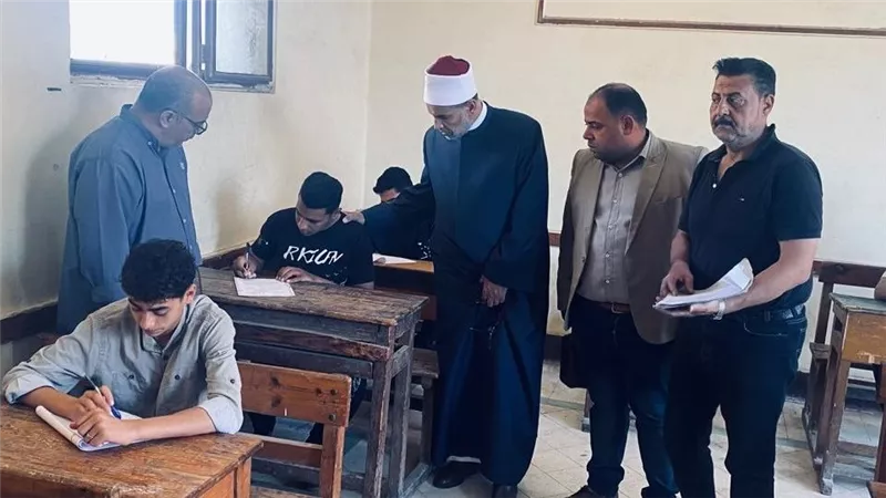 رئيس منطقة الدقهلية يتابع انتظام امتحانات الصرف بالثانوية الأزهرية