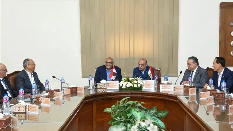 وزير الاستثمار ومحافظ الإسكندرية يبحثان تطوير منظومة التحكيم واختبارات القطن