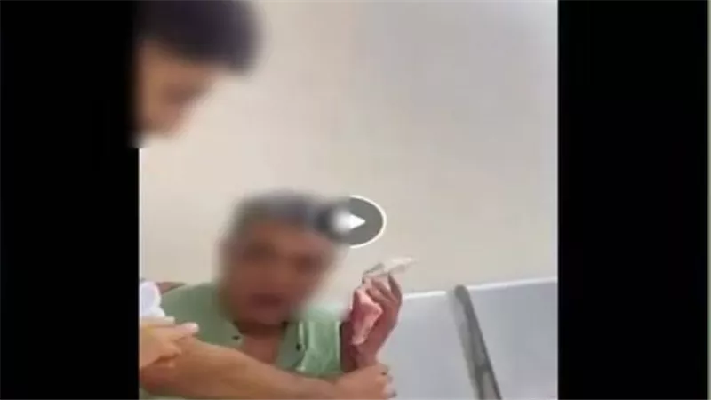 بسبب مواعيد الزيارة.. فرد أمن يعتدي على أهلية مريض بمستشفى في الإسماعيلية 