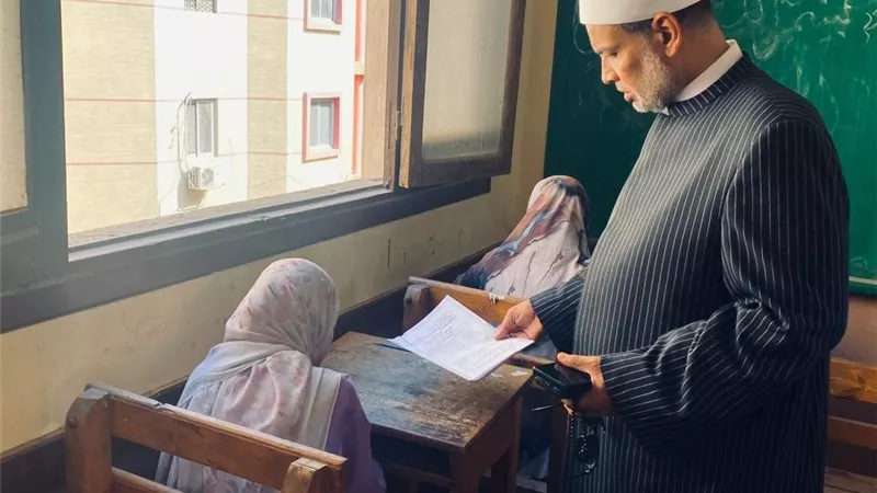 دون شكاوى.. وكيل أزهر الدقهلية يتابع امتحان اللغة الإنجليزية لطلاب العلمي