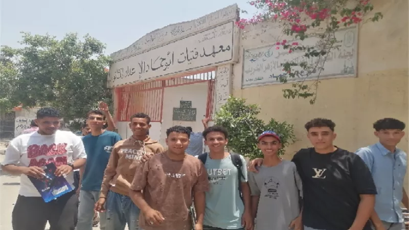 طلاب الثانوية الأزهرية بالشرقية: امتحان الإنجليزي جاء في مستوى الطالب المتوسط