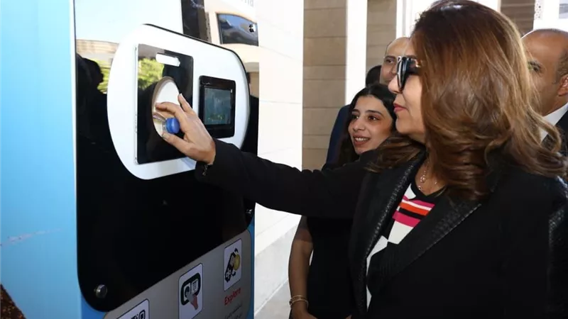 وزيرة التنمية المحلية والبيئة تدشن منظومة مبتكرة لإعادة تدوير العبوات بالعاصمة الجديدة