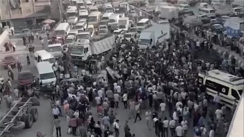 مصرع وإصابة 5 أشخاص وضبط سائق التريلا المتسبب في حادث تصادم الوراق