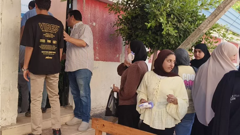 انتظام طلاب الثانوية العامة لأداء اللغة العربية في 173 لجنة علي مستوى الدقهلية 