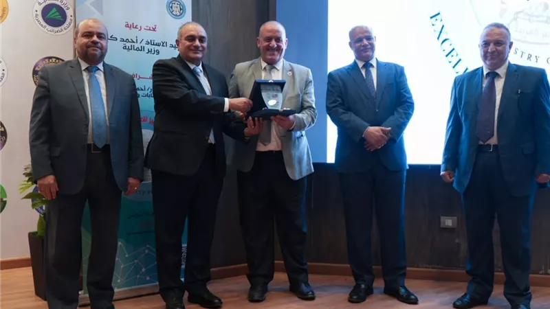 نائب وزير المالية: تشجيع التفكير الإبداعي لدى العاملين لتعزيز قدرتهم 