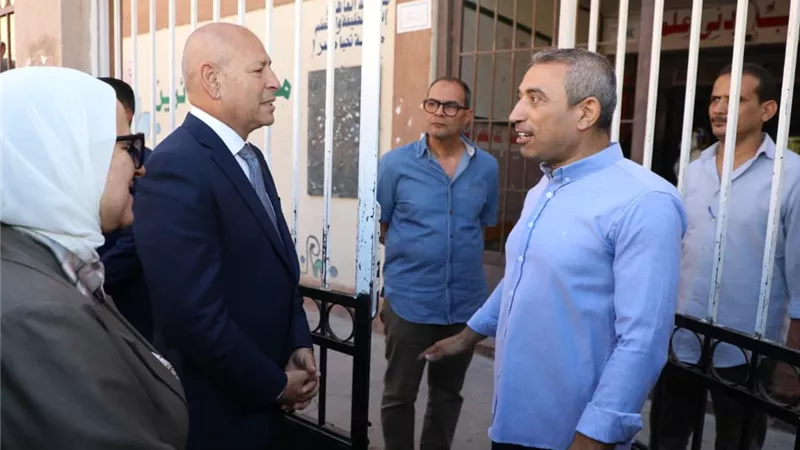 محافظ القاهرة يتفقد امتحانات الثانوية العامة ويؤكد توفير كافة سبل الراحة والأمان