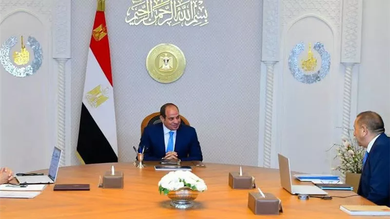 السيسي يتابع مشروعات تطوير قناة السويس ويؤكد: توطين الصناعة البحرية أولوية