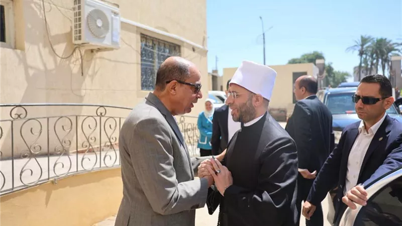 وزير الأوقاف يبحث تطوير منطقة البهنسا الأثرية بالمنيا 