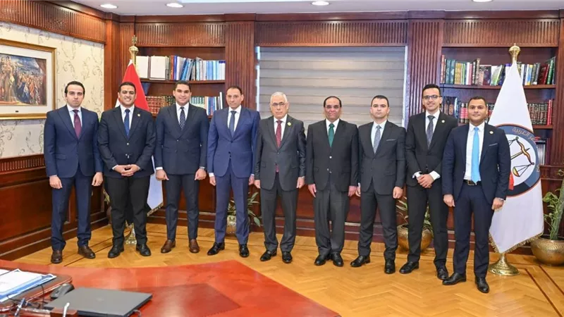 النائب العام يتابع معدلات إنجاز القضايا ويشيد بجهود رؤساء الاستئناف والمحامين العامين