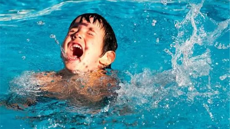 الجثة داخل الماسورة.. مصرع رضيع سقط بحوض ري في الجيزة 