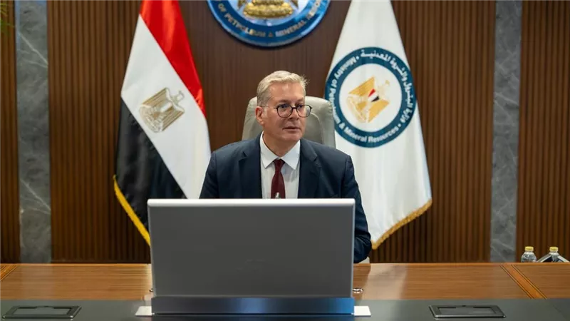 بدوي يتابع أداء الهيئة المصرية العامة للبترول