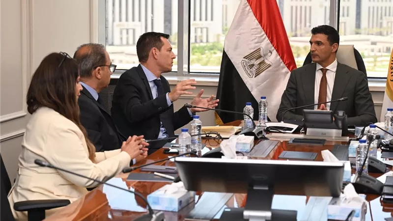 وزير الصناعة: تيسير الإجراءات الصناعية لتلبية احتياجات السوق المحلي والتصدير