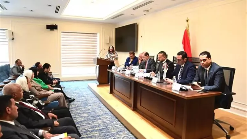 استجابة لـ«نائبة».. الحكومة تعلن إجراءات لتوسيع مشاركة الشركات الصغيرة في التعاقدات