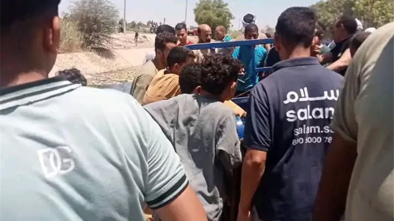 9 وفيات ومصاب واحد.. ارتفاع ضحايا سقوط تروسيكل يحمل أطفال بترعة نجع حمادي في أسيوط 