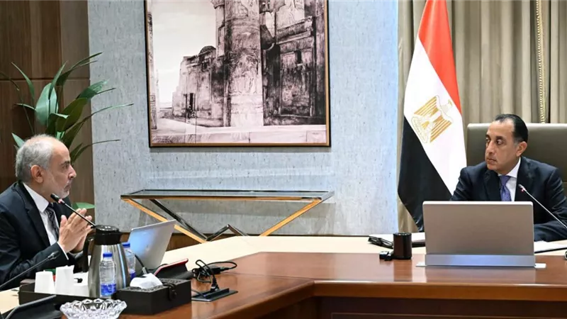 رئيس الوزراء يتابع مخطط تطوير منطقة نزلة السمان ومشروع إحياء 