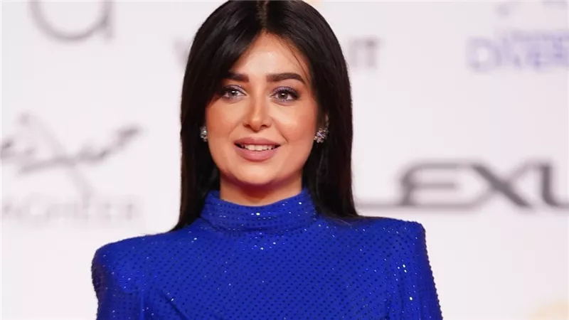 ماذا قالت إلهام شاهين لهبة مجدي بعد أزمتها الصحية الأخيرة؟