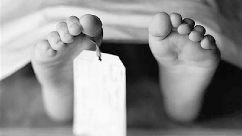 ابنه من علاقة غير شرعية.. أب ينهي حياة طفله داخل شقة بالجيزة