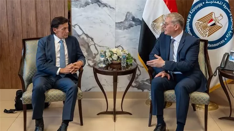 وزير البترول يبحث مع دانة غاز خطط زيادة إنتاج الغاز وتوسيع الاستثمارات 