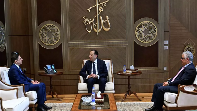 رئيس الوزراء يلتقي رئيس مجلس إدارة مجموعة موانئ دبي العالمية