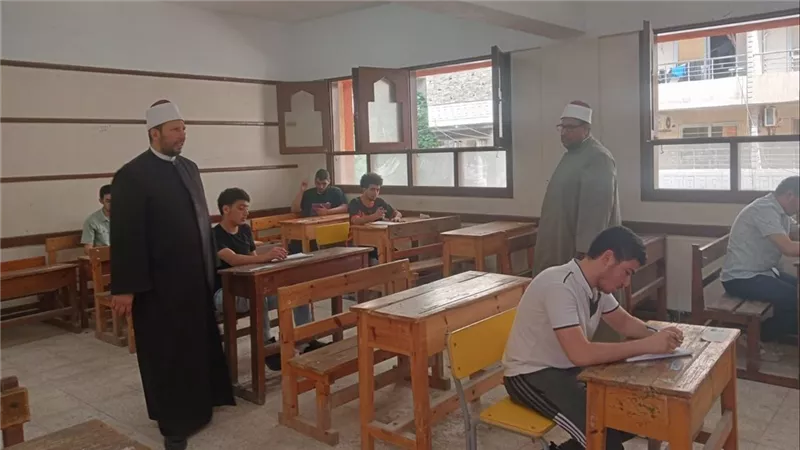 طلاب العلمي بمنطقة الإسكندرية الأزهرية ينهون الأسبوع الرابع بأداء امتحان التفسير