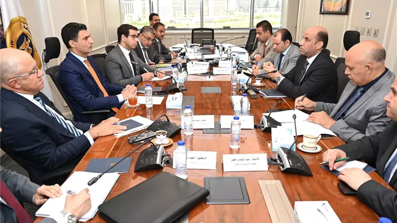وزيرا الصناعة والعمل يبحثان خارطة طريق جديدة لدعم المستثمرين والعمال