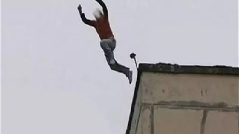 أنهى حياته قفزًا من أعلى مبنى.. وفاة شاب إريتري في بولاق الدكرور بسبب معاناته مع المرض