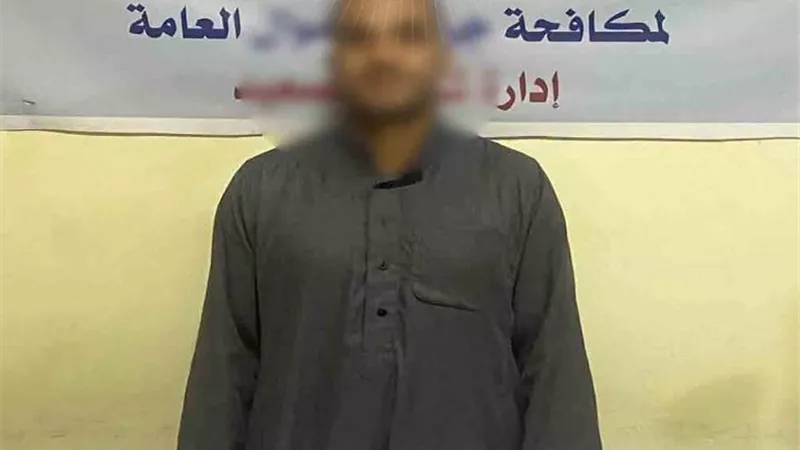 أوهم ضحاياه بأنه موظف خدمة عملاء بالبنوك.. سقوط متهم استولى على أموال المواطنين بالمنيا
