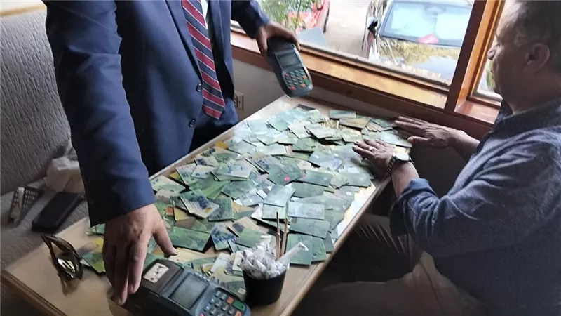 امسك تلبس.. ضبط صاحب مخبز بحوزته 250 بطاقة تموينية وجهازي صرف خلال قيامه بسرقة دعم المواطنين بالإسماعيلية 