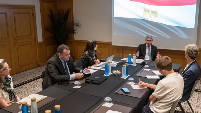 وزير السياحة يلتقي بوكالة الأنباء الفرنسية وعدد من ممثلي الصحف والمجلات المتخصصة في السياحة والسفر