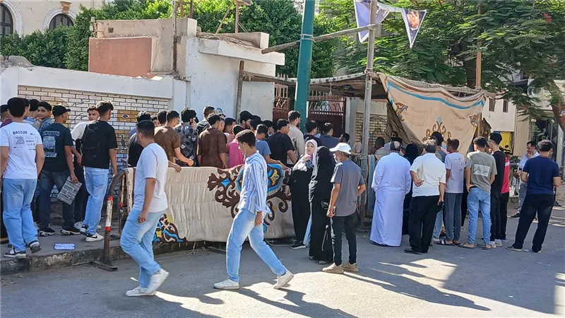 توافد طلاب الثانوية العامة على لجان المنيا لأداء امتحاني الكيمياء والجغرافيا