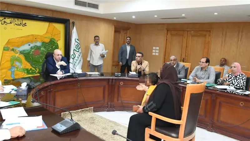 محافظ الفيوم يوجه بتوفير فرصتي عمل لذوي الهمم وتدخل جراحي عاجل لأحد الأطفال